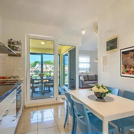 Ana Apartment Sutivan